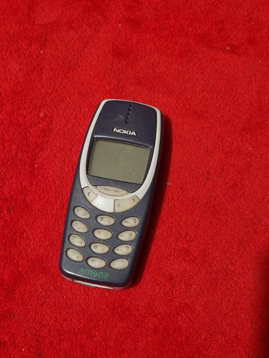 Telefon Nokia pentru piese sau colecție.