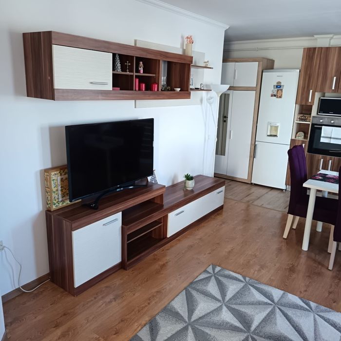Apartament de vânzare 3 camere Floresti,zona Terra