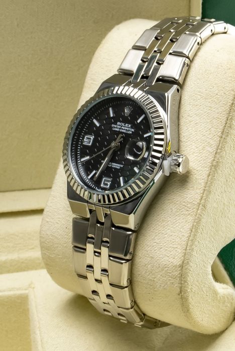 Продается часы синие и черные