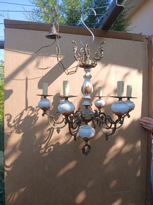 Lustre anticqriat,in stare foarte buna din bronz si ceramica 350 lei bucata.