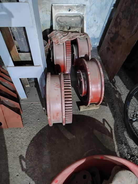 Продам колёса крановые, разные