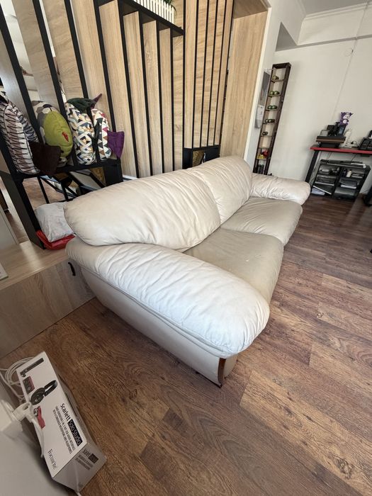 Кожаный диван и кресла