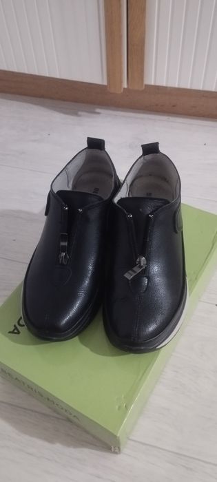 Срочно продам кроссовки