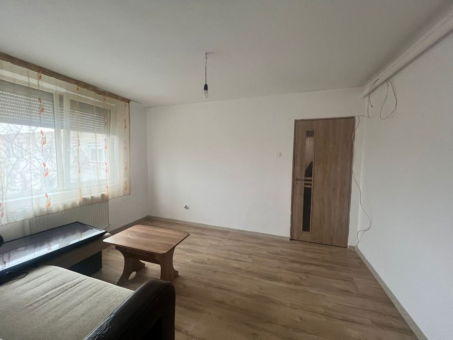 Inchiriez apartament 2 camere cu parcare Rogerius