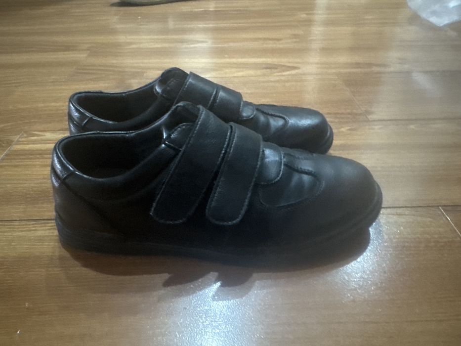 Продам туфли для мальчика.