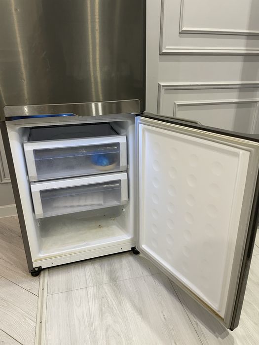 Холодильник Samsung