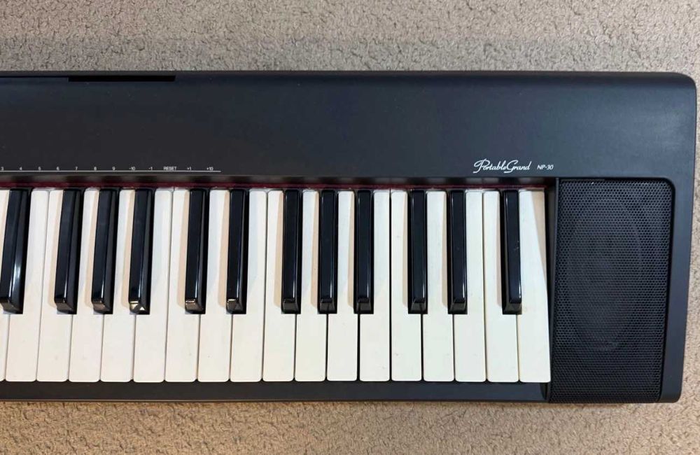 Продава преносимо пиано Yamaha N-30 Grand piano в отлично състояание.