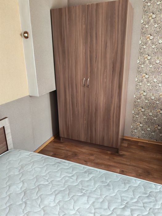 Кровать с матрасом и шкаф