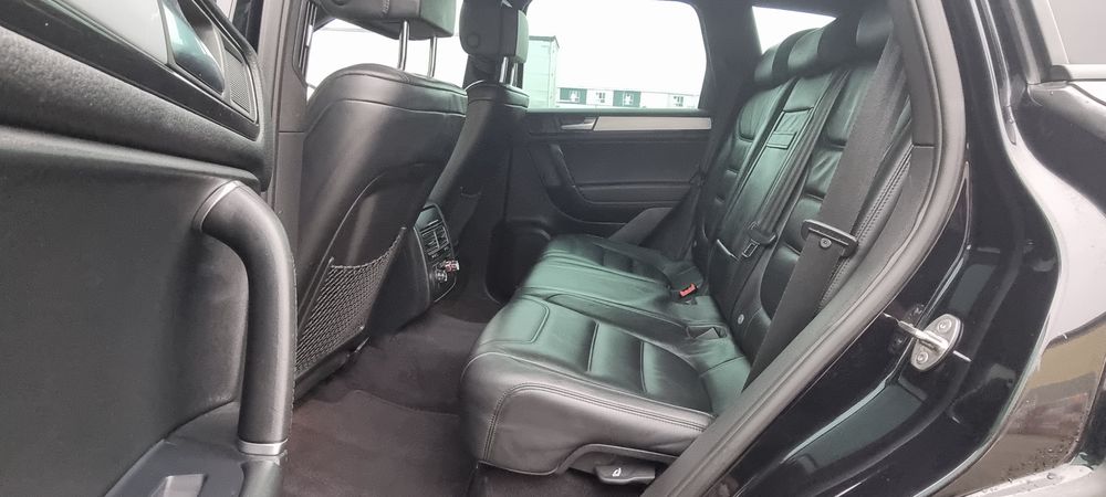 Vw Touareg facelift 3.0 Diesel 245 cp / perne aer , distronic +toate functiile de asistenta