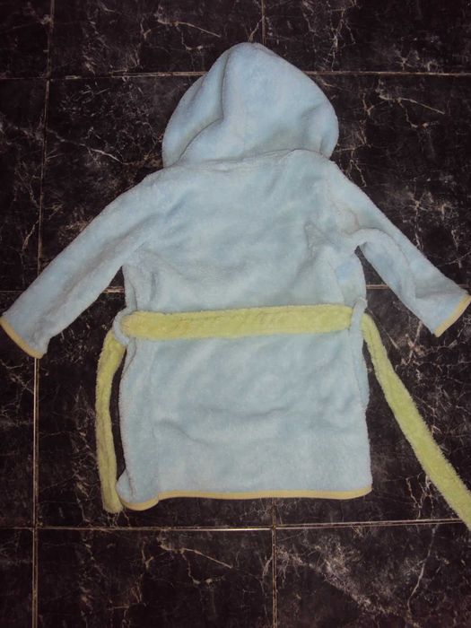 Махровый халатик на 2-3 года.