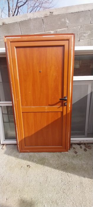 Алуминийева входна врата