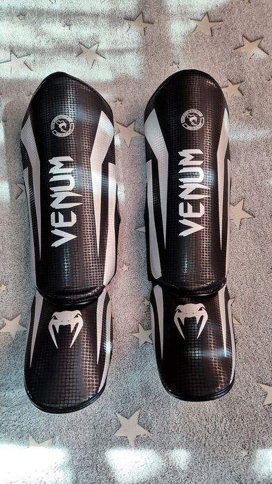 Боксерские перчатки, щитки, рашгард