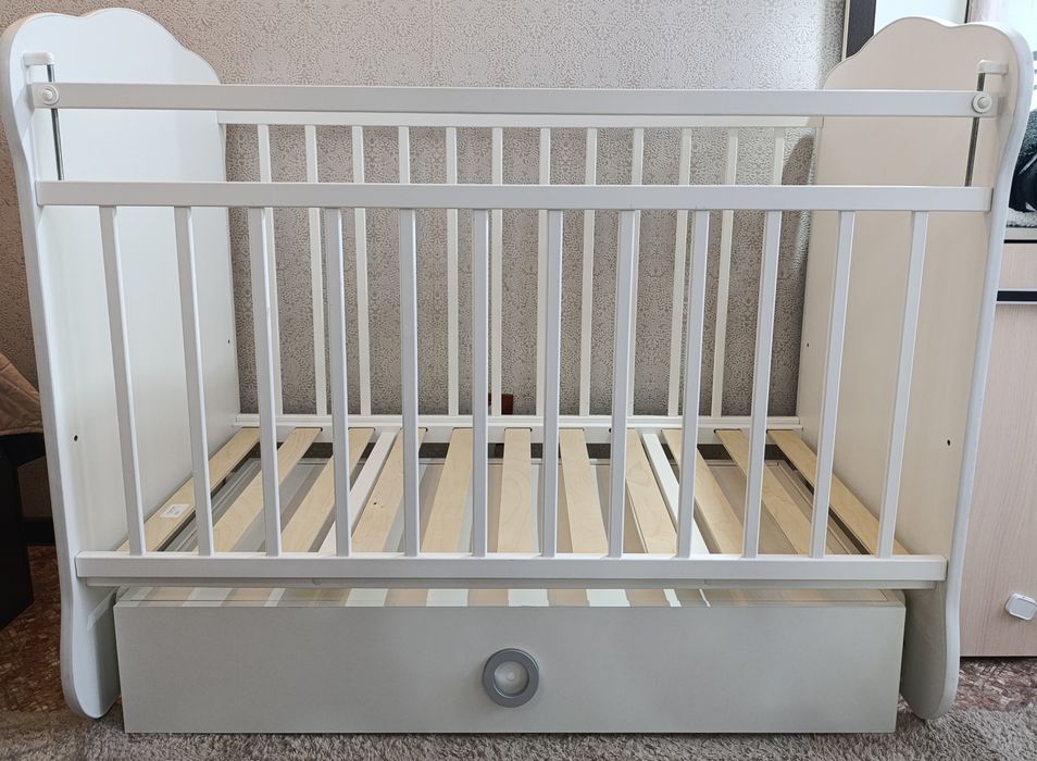 Продам б/у детскую кроватку