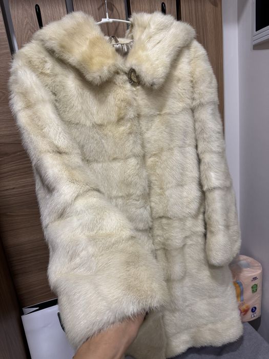 Норковая шубка с капюшоном