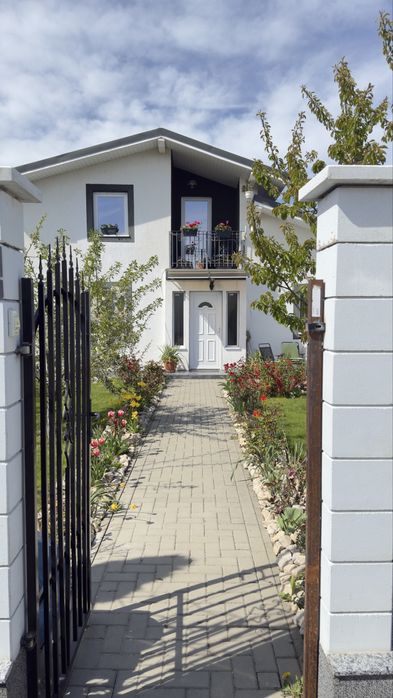 Casa de vanzare , 360 m2 , P+E + pod , Cartier Izvor