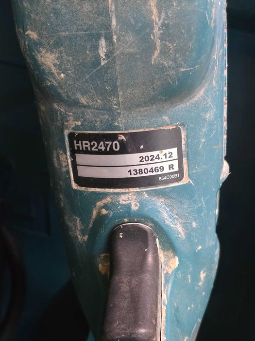 Перфоратор MAKITA HR 2470