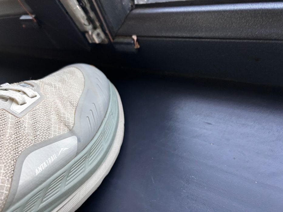 Anta кроссовки  44 размер