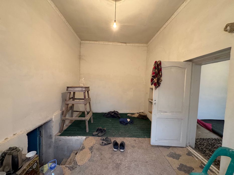 Beshkent shahridan hovli 8 xonali