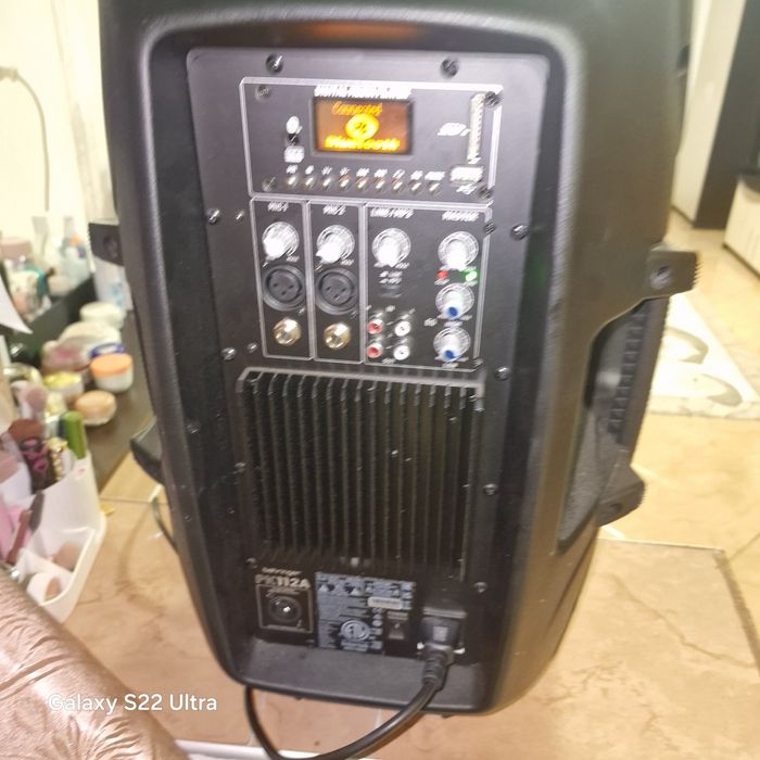 Активна тонколона Behringer