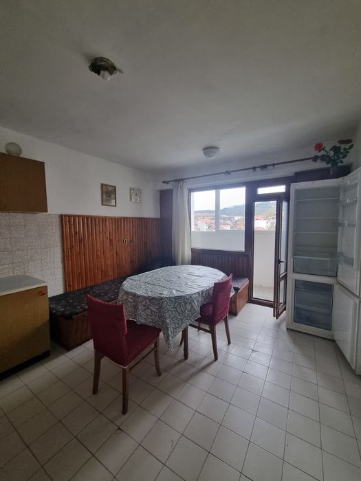 Дава се под наем Тристаен апартамент в Дупница - 80 кв.м за 450 € - Снимка #1