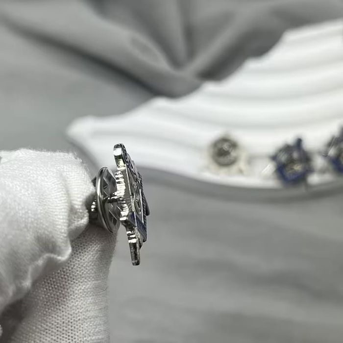 Pin Masonic Elegant – Compas si Echer, Insigna Sacou Premium