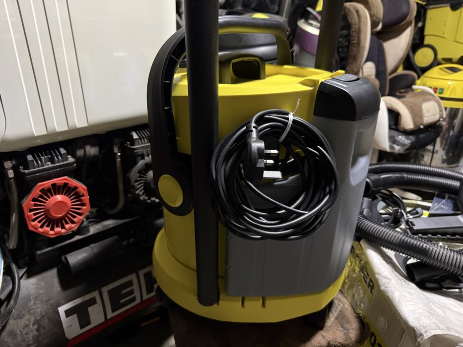 * KARCHER SE 4001 моющий пылесос для сухой и влажной уборки почти новы