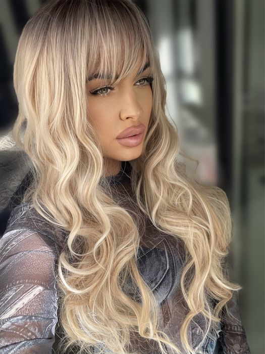 Peruca lunga  blonda cu suvita