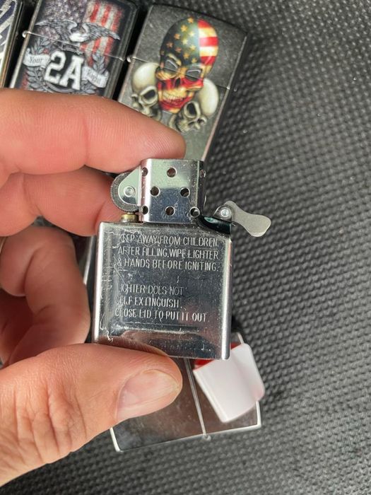 Vând brichete Zippo noi ,originale , sigilate , achiziție SUA