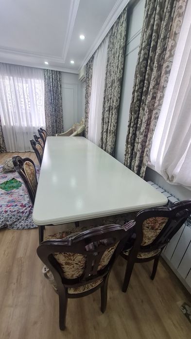 Стол для гостинной