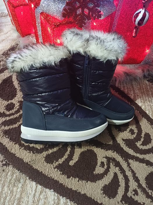 Ghetute si cizme zapada fetita