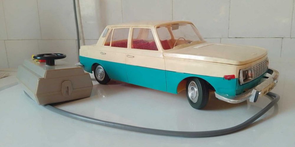 Стара играчка WARTBURG 353 DDR GDR PIKO ANKER 1/15