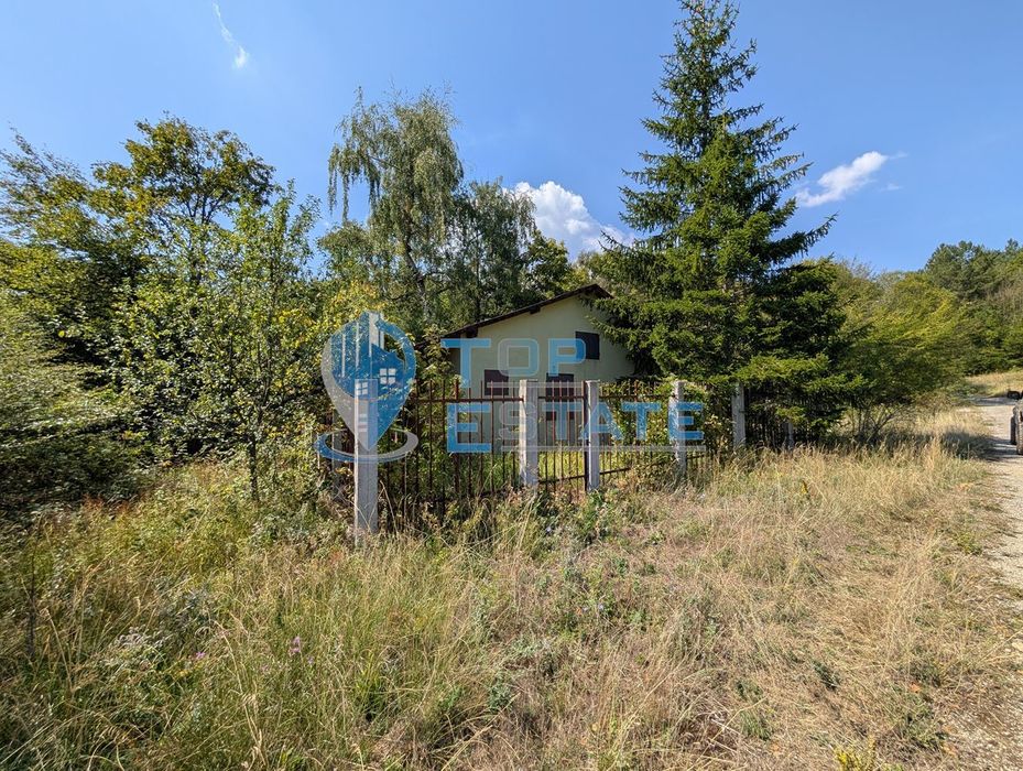 Едноетажна къща в централната част на Стара планина, в землището на с