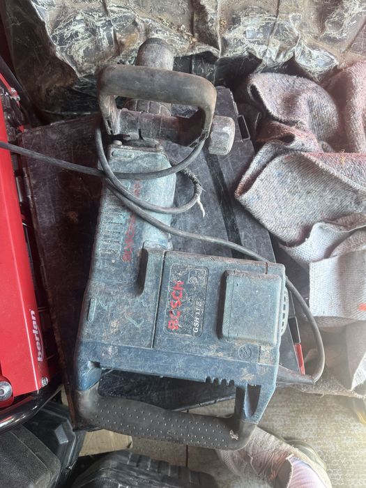 Vand Picamar Bosch GSH 11 E are butonul defect