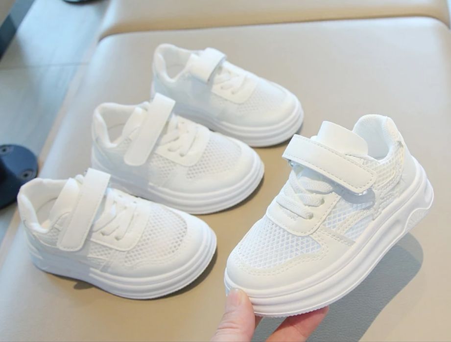 Продам детские кроссовки