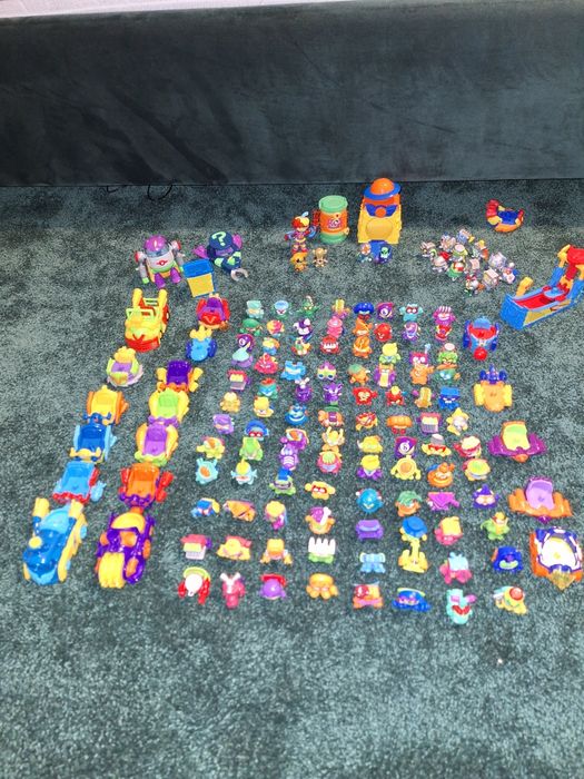 Vând colecții super things