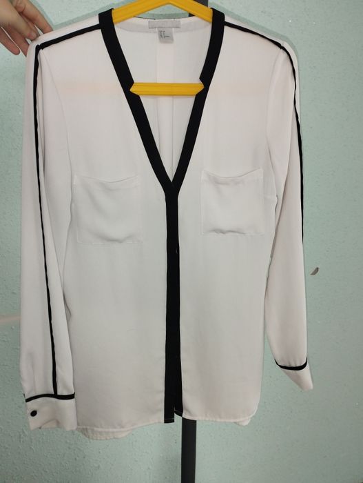 Две белой рубашки