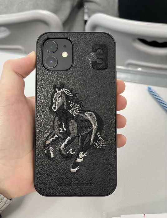 Продам телефон айфон 12 на 128гб