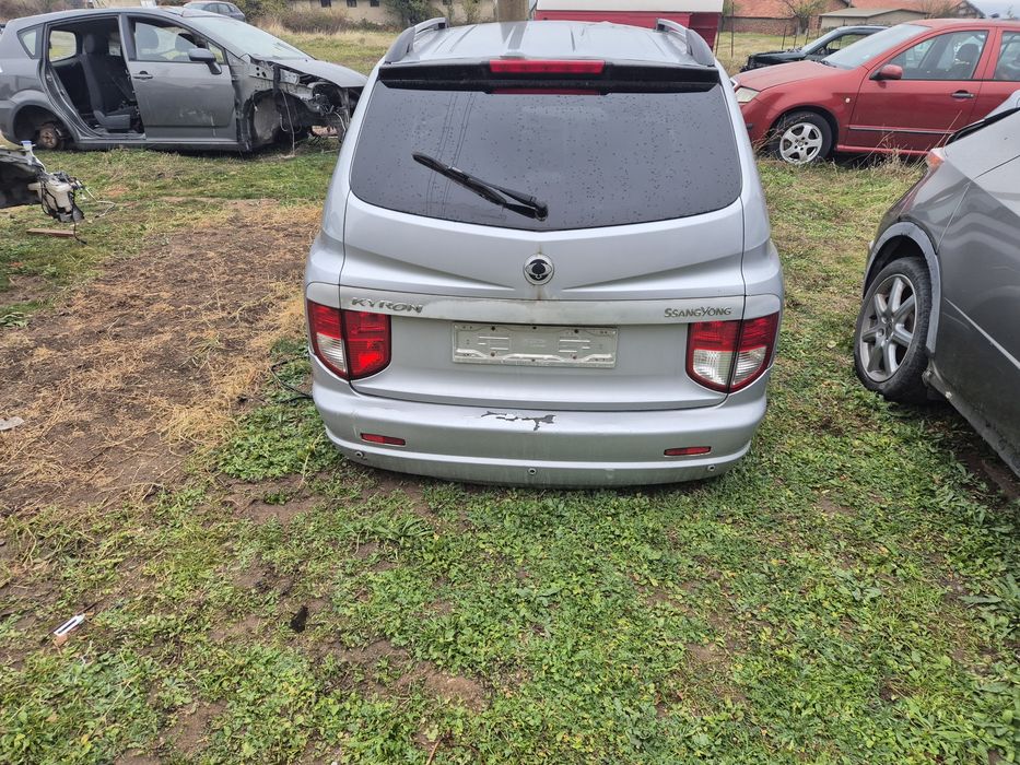 Продавам на части