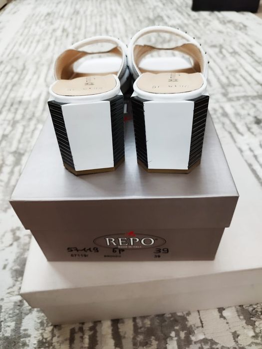 Продам женские босоножки