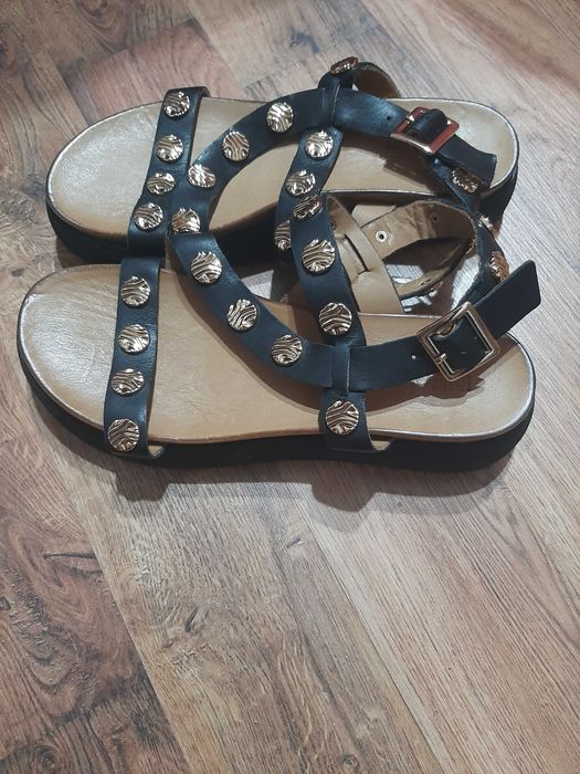 Sandale de piele  Inuovo, nr 35 și 37.