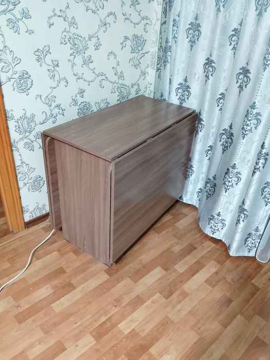 Стол для большой семьи