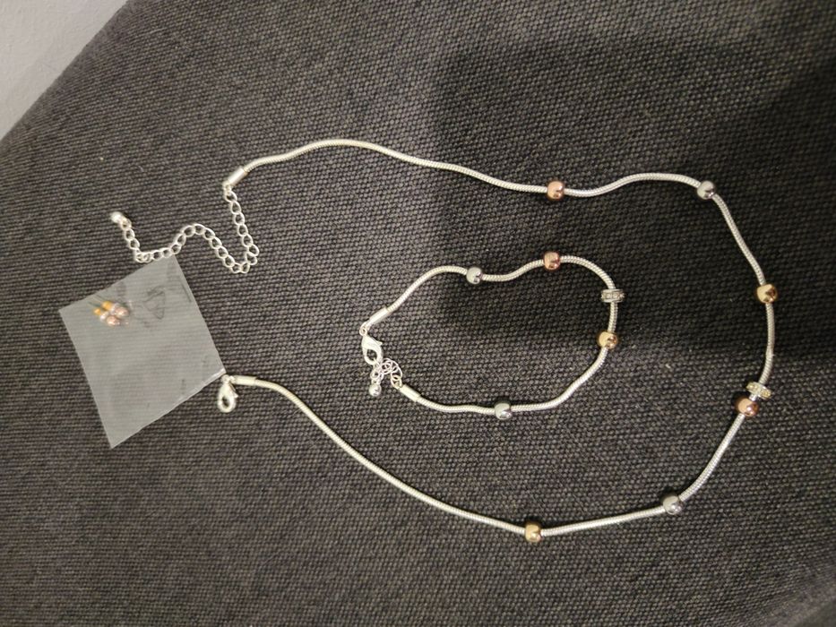 Подаръчни комплекти Avon