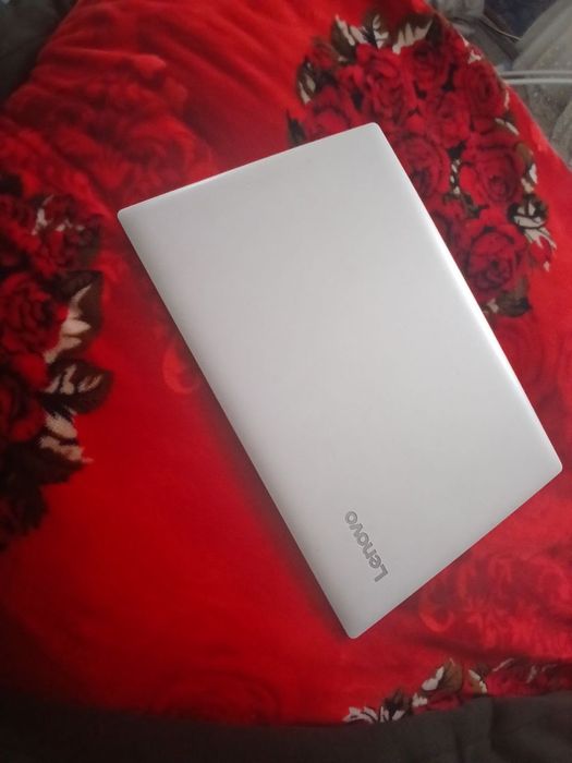 Noutbuk sotiladi arzon narxda yangidek