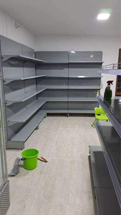 Rafturi magazin direct importator