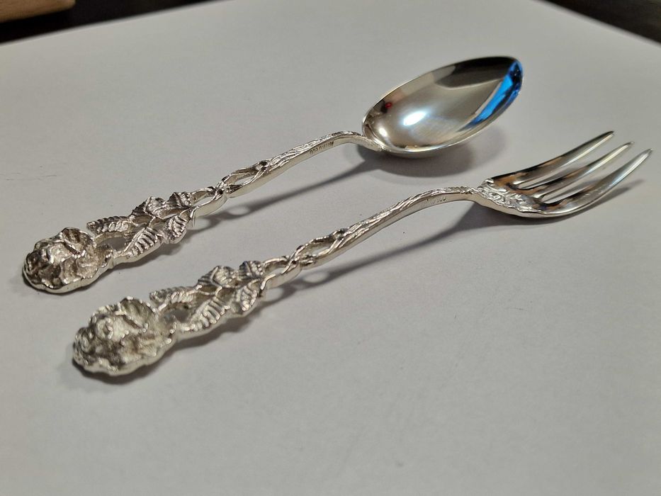 Сребърен комплект прибори