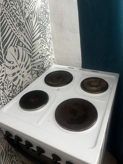 Продам электрическую плиту