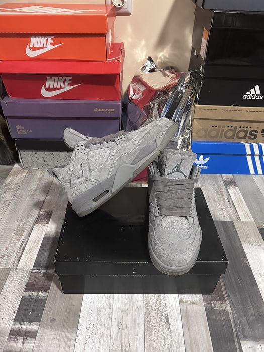 Jordan 4 Kaws "Grey"