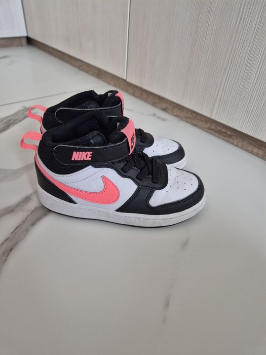 Маратонки Nike  номер 26