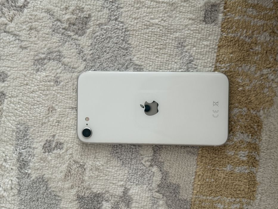 Продаю iPhone SE 2020 64 ГБ