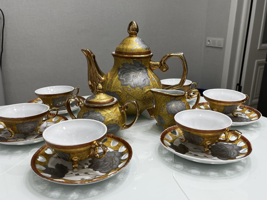 Красивый чайный сервиз.